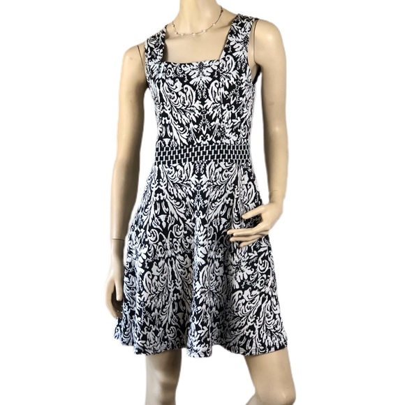 FRANCESCA’S HOLIDAY PARTY DRESS - Picture 2 of 7